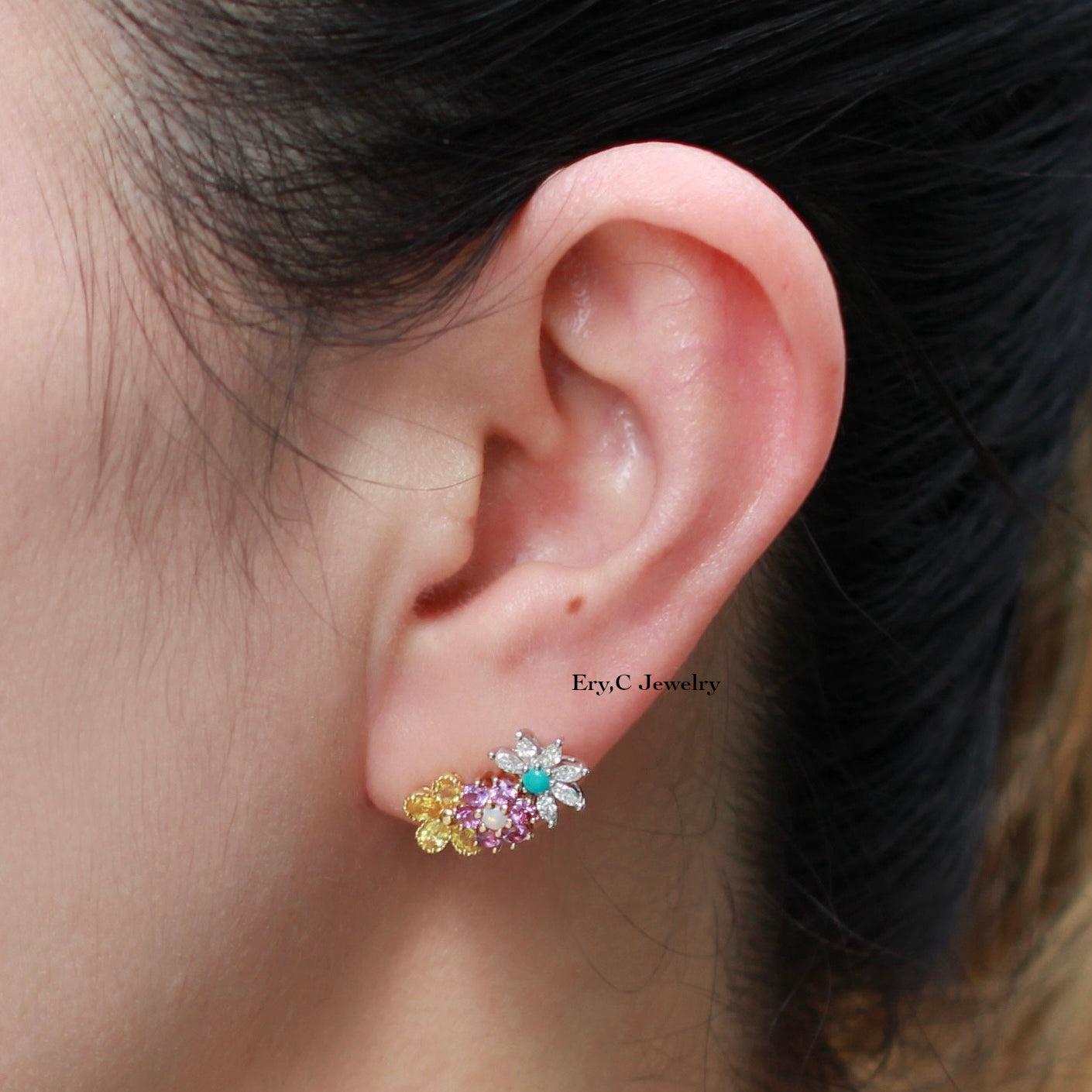 イリーシージュエリー Ery,C Jewelry erycjewelry eryc イリーシー  ダイヤモンド  記念日ジュエリー ターコイズ オパール カボション マーキスカット ピンク イエロー サファイア ラウンド ブリリアントカット 誕生日プレゼント ラウンドシェイプ  金 18K ご褒美ジュエリー  ハイジュエリー  ジュエリーコーデ  クリスマスプレゼント 天然石 2カラット 2ct  彫留 ペアシェイプ 一点もの high jewelry goldjewelry diamond 宝石 財産 アート 投資 diamond art   F+ VVS VS round brilliant cut お花 カラフル マルチカラー ピアス flower earrings dior ディオール ブーケ bouquet