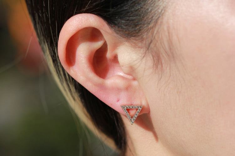 イリーシージュエリー Ery,C Jewelry erycjewelry eryc イリーシー ダイヤモンド  記念日ジュエリー ラウンド ブリリアントカット 誕生日プレゼント ラウンドシェイプ  金 18K 0.1ct 0.1カラット ご褒美ジュエリー ジュエリーコーデ クリスマスプレゼント 天然石 パヴェ 彫留 宝石 ベージュ シャンパン カラー ピンクゴールド ピアス ベージュカラー 大人 アクセサリー ファッション 片耳 アシメピアス アシンメトリー   ブランド コレクションhigh jewelry rings gold jewelry diamond 財産 アート 投資 art round brilliant cut beige collection champagne color pink earring earrings asymmetrical サークルピアス circle ストレートピアス straight トライアングルピアス traiangle イヤーカフ cuff