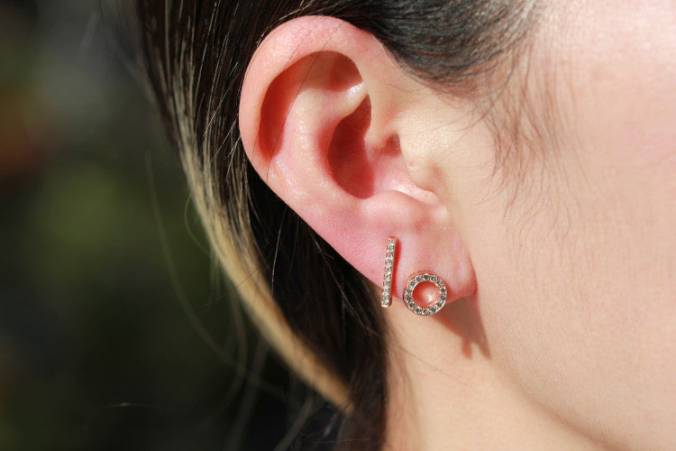 イリーシージュエリー Ery,C Jewelry erycjewelry eryc イリーシー ダイヤモンド  記念日ジュエリー ラウンド ブリリアントカット 誕生日プレゼント ラウンドシェイプ  金 18K 0.1ct 0.1カラット ご褒美ジュエリー ジュエリーコーデ クリスマスプレゼント 天然石 パヴェ 彫留 宝石 ベージュ シャンパン カラー ピンクゴールド ピアス ベージュカラー 大人 アクセサリー ファッション 片耳 アシメピアス アシンメトリー   ブランド コレクションhigh jewelry rings gold jewelry diamond 財産 アート 投資 art round brilliant cut beige collection champagne color pink earring earrings asymmetrical サークルピアス circle ストレートピアス straight トライアングルピアス traiangle イヤーカフ cuff