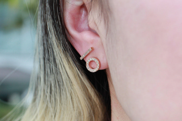 イリーシージュエリー Ery,C Jewelry erycjewelry eryc イリーシー ダイヤモンド  記念日ジュエリー ラウンド ブリリアントカット 誕生日プレゼント ラウンドシェイプ  金 18K 0.1ct 0.1カラット ご褒美ジュエリー ジュエリーコーデ クリスマスプレゼント 天然石 パヴェ 彫留 宝石 ベージュ シャンパン カラー ピンクゴールド ピアス ベージュカラー 大人 アクセサリー ファッション 片耳 アシメピアス アシンメトリー   ブランド コレクションhigh jewelry rings gold jewelry diamond 財産 アート 投資 art round brilliant cut beige collection champagne color pink earring earrings asymmetrical サークルピアス circle ストレートピアス straight トライアングルピアス traiangle イヤーカフ cuff